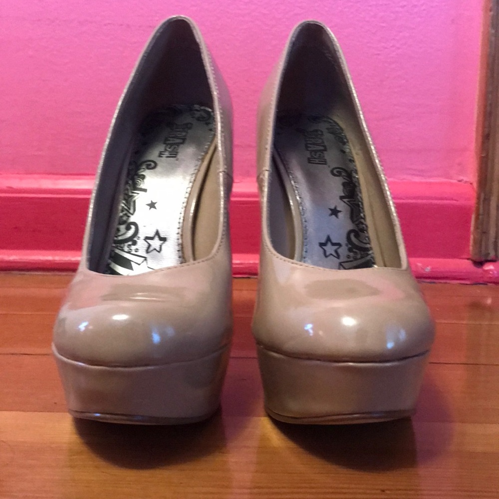 Heels - Picture 7 of 8